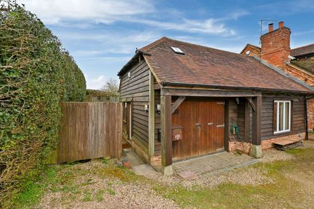 A beautiful one bedroom annex located in the picturesque village of Bolter End - Photo 5