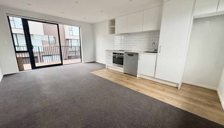 Three bedroom home with garage - Photo 2