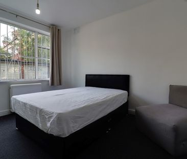 2 Bed Flat, Fairfield Court, M14 - Photo 4