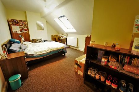 4 bedroom flat to rent - Photo 3