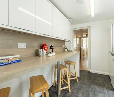 Room 1 - Photo 4