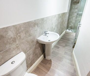 Burchett Grove, Woodhouse, Leeds - Photo 3