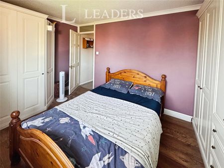 2 bedroom house to rent Smythe Close, Clacton-on-Sea, Essex, CO16 - Photo 3