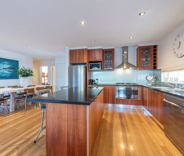 Beachside Ground Floor Apartment – Fully Furnished- Short Term Leas... - Photo 6