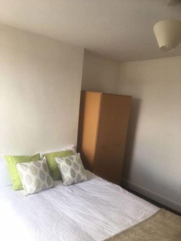 4 bedroom house share to rent - Photo 4