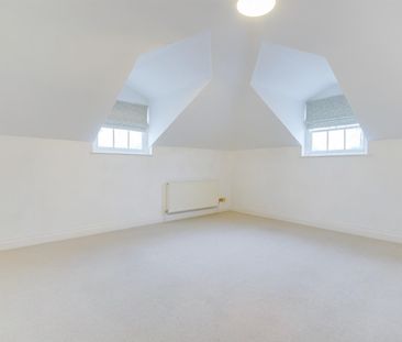 A 2 Bedroom Flat in Lansdown GL50 2LF - Photo 3
