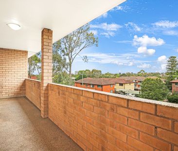 Oversized Updated Apartment - Photo 2