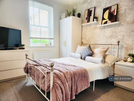 1 bedroom in a house share to rent - Photo 4