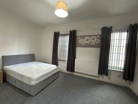 1 bedroom in a house share to rent - Photo 2