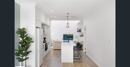 2 Bedroom – Walk to town – Fully furnished - Photo 3