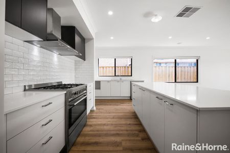 BRIGHT NEAR NEW 4 BEDROOM HOME - Photo 4
