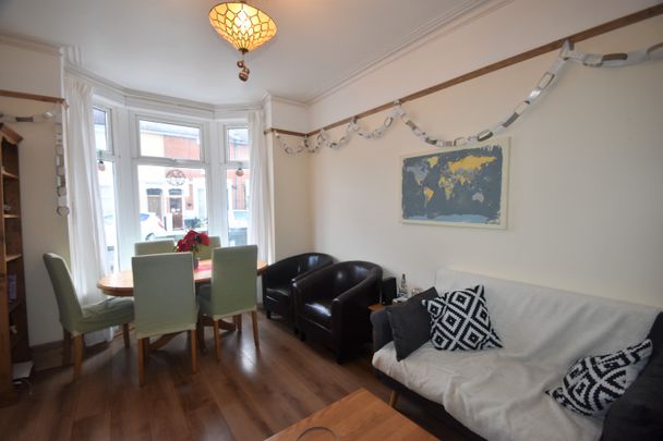 4 bedroom terraced house to rent - Photo 1