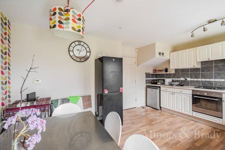 4 bedroom townhouse to rent - Photo 5