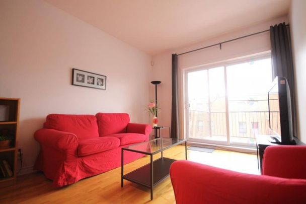 Superbe condo de 1000 p.c. avec 1 chambre et 1 bureau, offert en location complètement meublé, situé dans le secteur du marché Atwater. - Photo 1