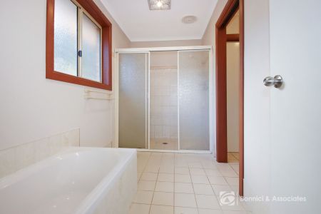 2/14 Rachel Court, Lavington - Photo 4