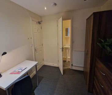 1 bedroom in a house share to rent - Photo 4