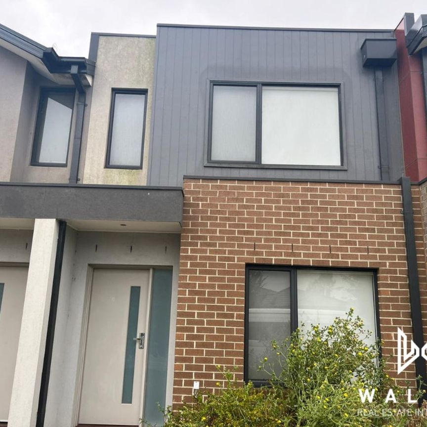 Modern Living Townhouse! - Photo 2