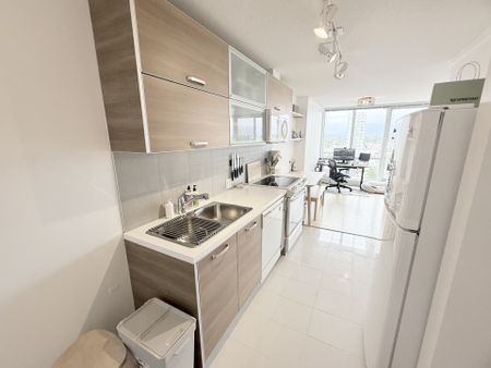 Park Place 1. Immaculate One Bedroom with Panoramic City and Mountain Views - Photo 3
