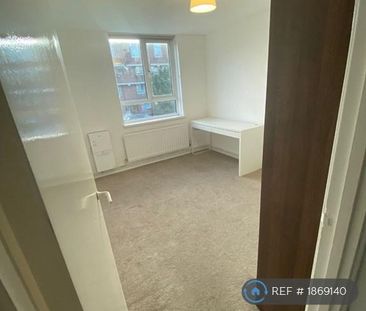 3 bedroom flat to rent - Photo 6