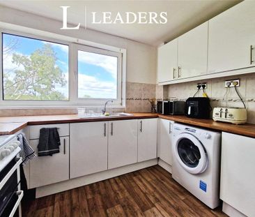 1 bedroom in a house share to rent - Photo 2