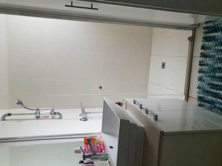 Upper Mount Gravatt - Photo 2