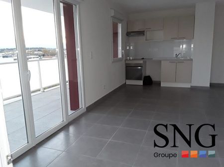 T4 AVEC TERRASSE + PARKING - Photo 2