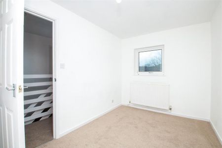 3 bedroom end of terrace house to rent - Photo 2