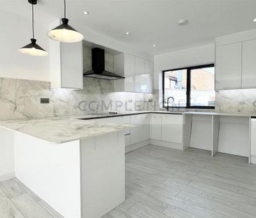 3 bedroom semi-detached house to rent - Photo 6