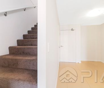 Brand New Tile ,Spacious & Modern split level Apartment with 2 Balc... - Photo 1