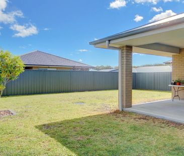 Stylish 4 Bedroom Family Home - Photo 5