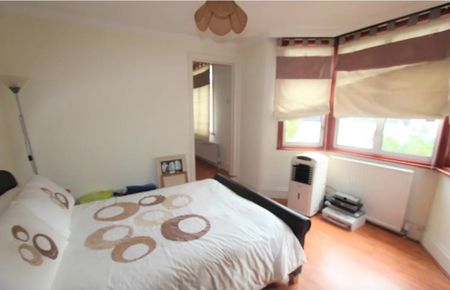 Studio Flat, Palmerston Crescent, N13 - Photo 2