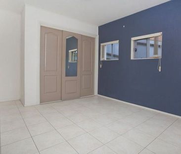 Ground Floor Apartment! - Photo 3