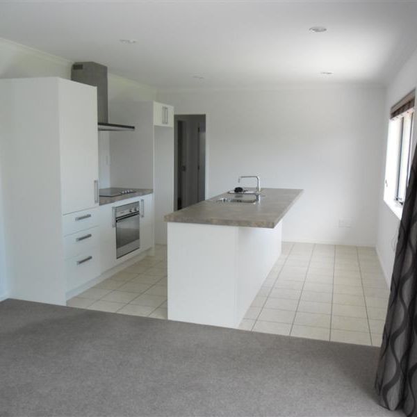 AVALON LIVING - Photo 1