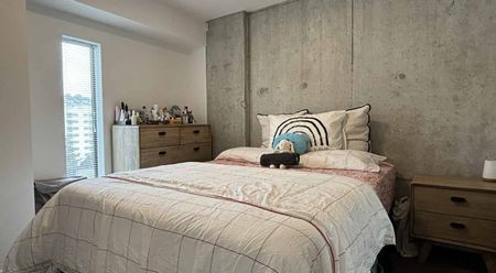 Modern One-Bedroom Apartment with City Views - Photo 4