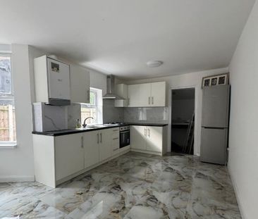 2 Bed Flat, London, E7 - Photo 4