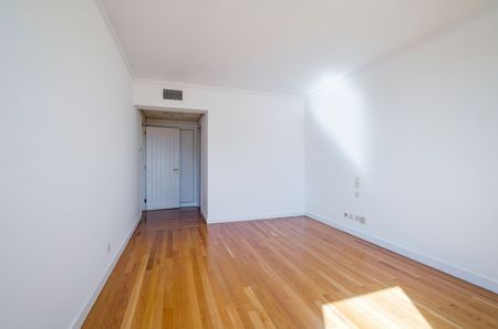 Apartamento T3 para arrendamento, com piscina e garagem no Páteo Bagatela, Lisboa - Photo 4