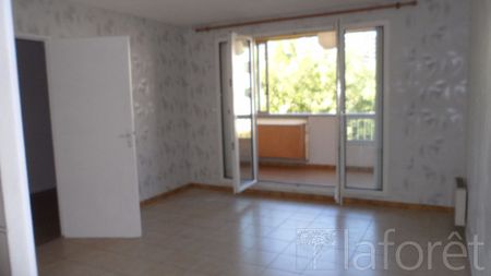 Appartement 2 pièces 36m2 MARSEILLE 8EME 625 euros - Photo 2