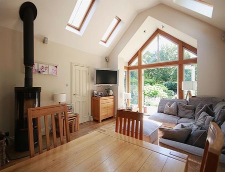 5 Bedroom Semi Detached To Let - Photo 3