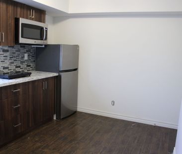 For Lease - 2466 St Clair Avenue Unit# 301, Toronto, Ontario - Photo 5