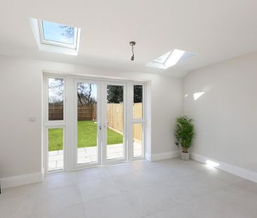 4 bedroom end of terrace house to rent - Photo 1