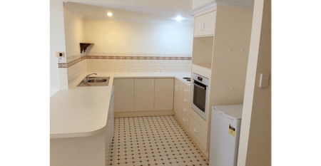 Spacious Townhouse in sought after location - Photo 5