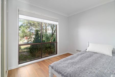 IMPRESSIVE 4 BEDROOM HOME WITH DOUBLE GARAGE AND INGROUND SWIMMING POOL - Photo 5