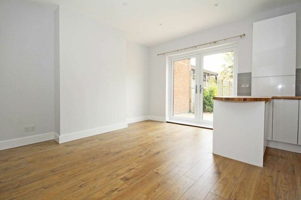 Dordrecht Road, Acton, W3 - Photo 1