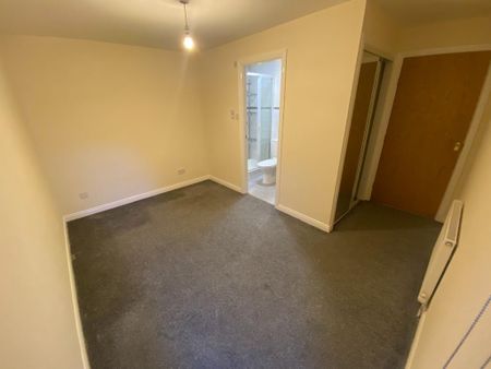 3 bedroom flat to rent - Photo 5