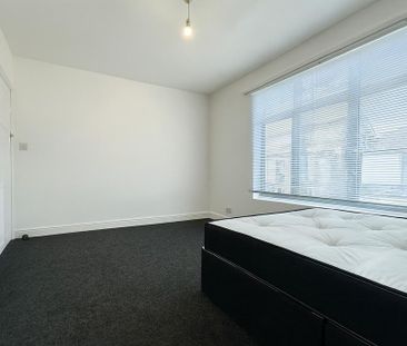 1 bedroom in a flat share to rent - Photo 3