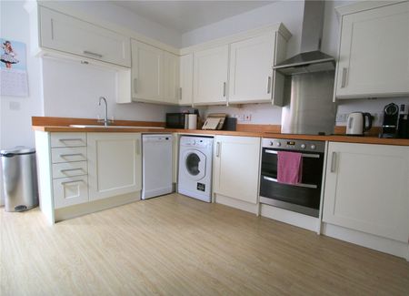 Coronation Road, - Photo 3