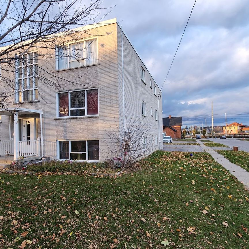 31 Cumberland St - Unit 5, Barrie, ON, L4N 2P3 - Photo 1