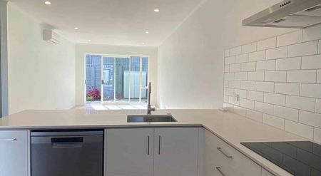 Cute as Button! - Photo 3