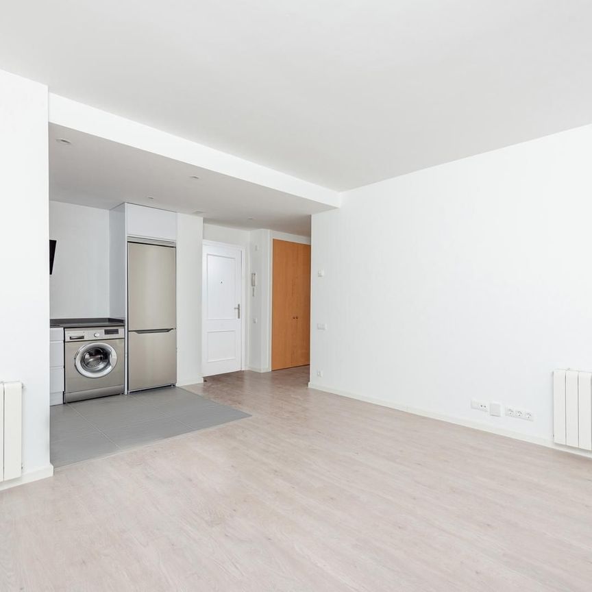 Piso de alquiler en La Rioja, 53, Villanueva de la Cañada ciudad - Photo 1