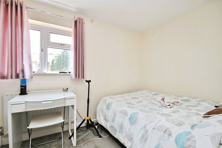 Blackwell Avenue, Guildford, Surrey, GU2 8LU - Photo 4